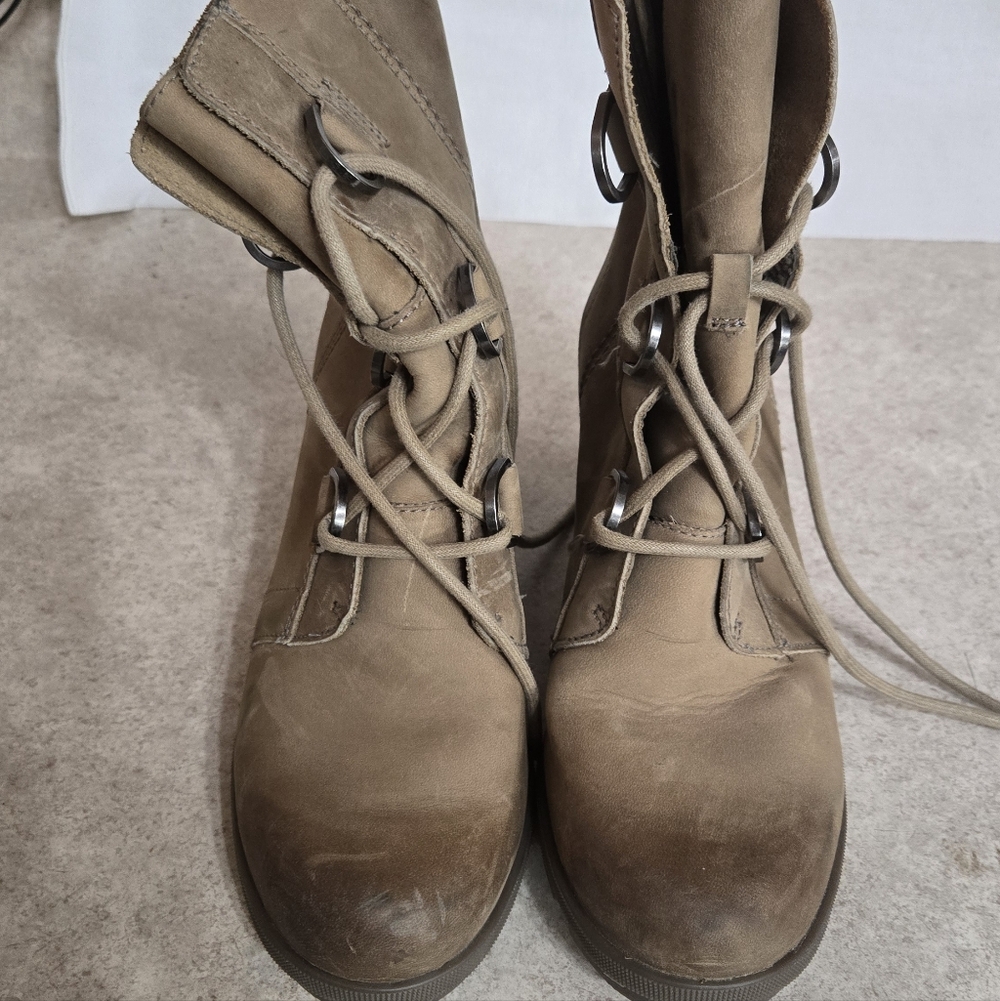 Sorel Tan Lace-Up Heeled Boots